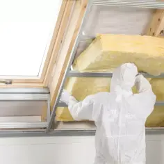 Jak prawidłowo ułożyć wełnę na poddaszu? Kompletny poradnik krok po kroku
