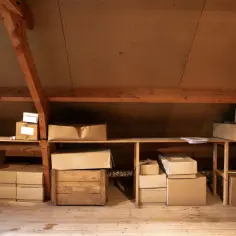 Jakie przedmioty bezpiecznie przechowywać na strychu? Praktyczne porady na stryche